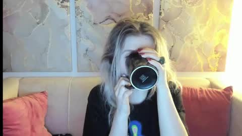 camilladreamer online show from April 22, 12:40 am