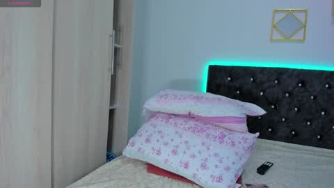 candy_deluxe777 online show from January 6, 3:10 am