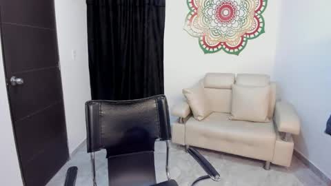 candy_fox_19 online show from January 15, 3:40 pm