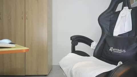 Nickol online show from April 25, 9:01 pm