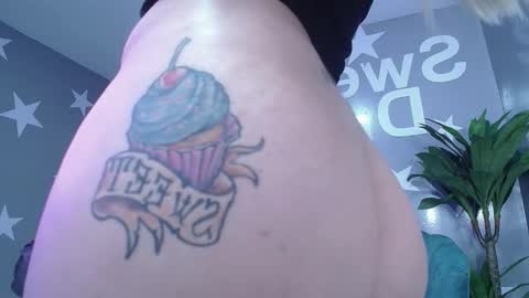 candy_kush_a online show from October 10, 10:58 pm