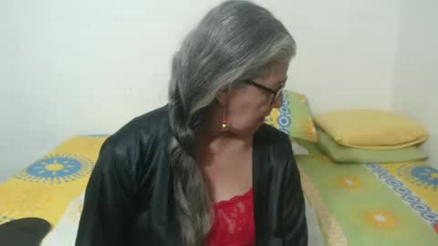 Snapshot of candy_mature_ chatting on February 5, 9:25 am candy online show from February 5, 9:25 am