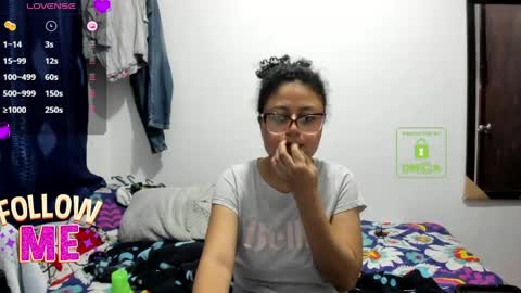 candy_val online show from May 6, 6:06 am