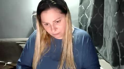 Laura online show from October 25, 7:32 pm