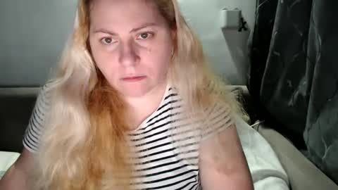 Snapshot of candycream74 chatting on January 30, 5:52 am Laura online show from January 30, 5:52 am
