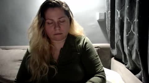 Laura online show from February 18, 8:08 pm