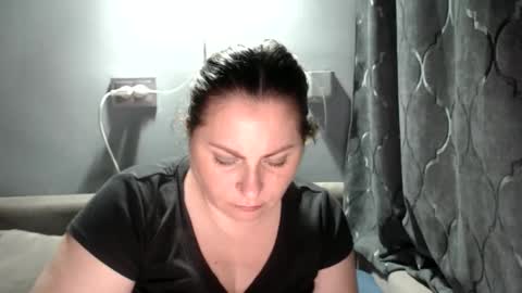 Laura online show from November 17, 8:31 pm