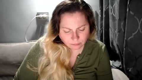 Laura online show from April 12, 7:38 pm