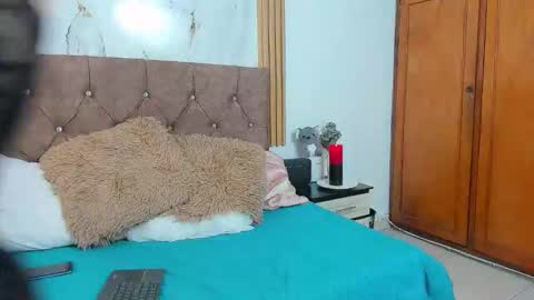 candyfox online show from March 9, 6:22 pm