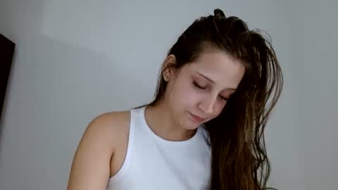 Snapshot of candygirlsweett chatting on March 1, 8:21 pm CandySweetGril online show from March 1, 8:21 pm