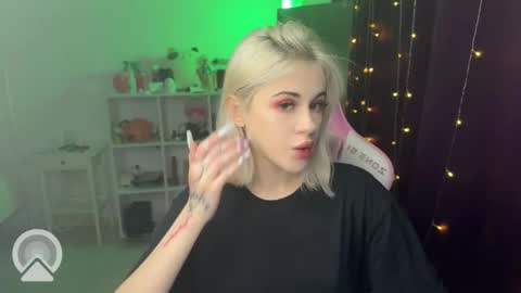 Snapshot of candyhannah chatting on October 22, 8:14 pm You can call me HH online show from October 22, 8:14 pm