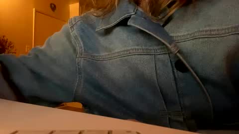 candysayscum online show from December 10, 5:28 am