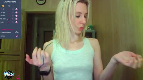 Snapshot of caramel_pie_ chatting on March 6, 12:00 am caramel online show from March 6, 12:00 am