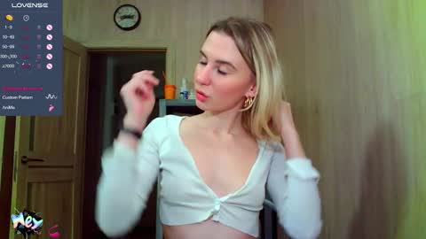 Snapshot of caramel_pie_ chatting on October 4, 8:35 pm caramel online show from October 4, 8:35 pm