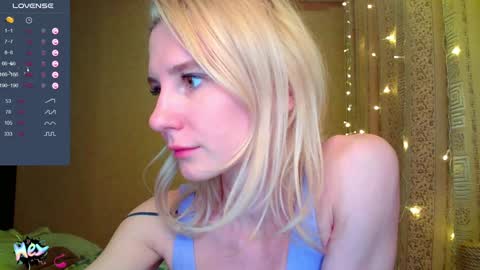 Snapshot of caramel_pie_ chatting on December 22, 6:48 pm caramel online show from December 22, 6:48 pm