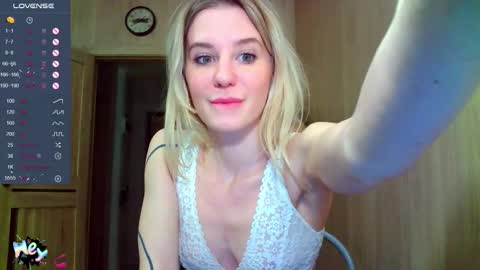 Snapshot of caramel_pie_ chatting on October 3, 8:25 pm caramel online show from October 3, 8:25 pm