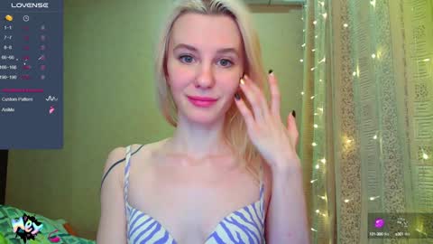 Snapshot of caramel_pie_ chatting on January 6, 8:39 pm caramel online show from January 6, 8:39 pm
