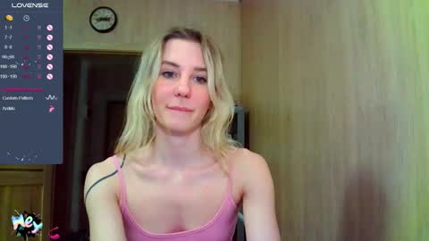 Snapshot of caramel_pie_ chatting on October 14, 7:05 pm caramel online show from October 14, 7:05 pm
