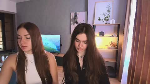 caressyourself online show from November 30, 5:55 am