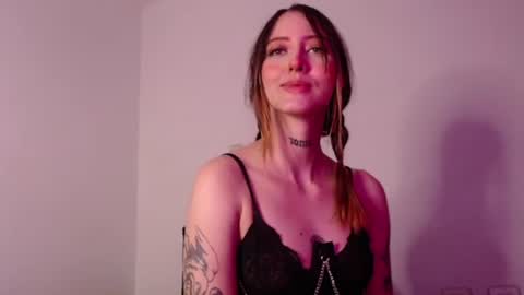 carmennrusso online show from October 16, 2:47 am