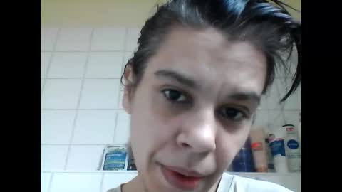 Snapshot of caroisback chatting on October 24, 10:22 am caroisback online show from October 24, 10:22 am