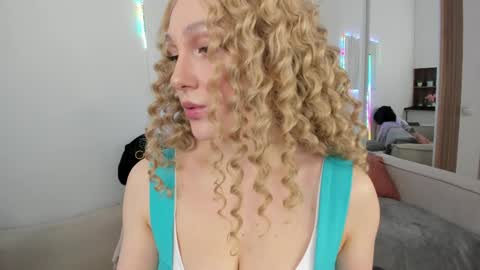 carol_may_ online show from April 26, 5:27 am