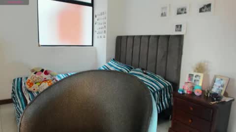 carolina_zaens online show from November 10, 1:28 pm