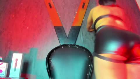Snapshot of carolinaarias_ chatting on December 4, 8:29 pm carolina online show from December 4, 8:29 pm