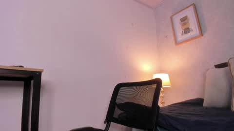  Caroline  online show from April 22, 11:29 am