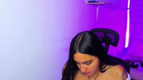 caroline_rodriguez_9 online show from January 7, 5:05 pm