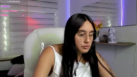 caroline_rodriguez_9 online show from April 18, 9:26 pm