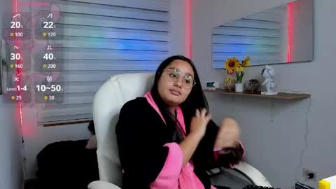 caroline_rodriguez_9 online show from April 21, 1:42 am