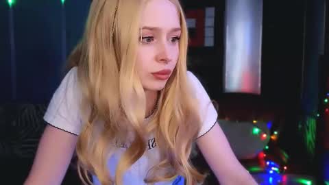 Caroline online show from November 26, 5:36 pm