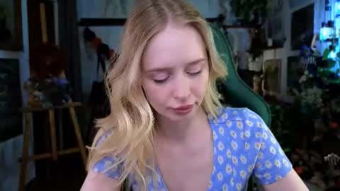 Caroline online show from November 15, 11:33 am