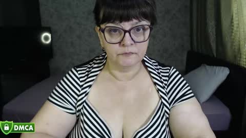 Snapshot of carolinedream_ chatting on September 17, 6:44 am CarolineDream online show from September 17, 6:44 am