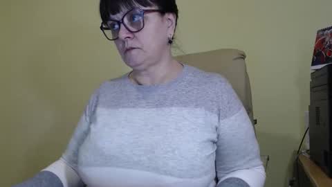 Snapshot of carolinedream_ chatting on October 20, 5:10 am CarolineDream online show from October 20, 5:10 am