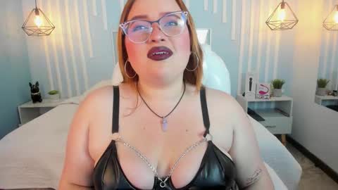 Carolinee  online show from November 29, 5:33 am