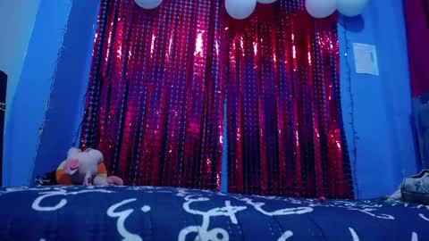 Carolinhe  online show from April 25, 6:05 pm