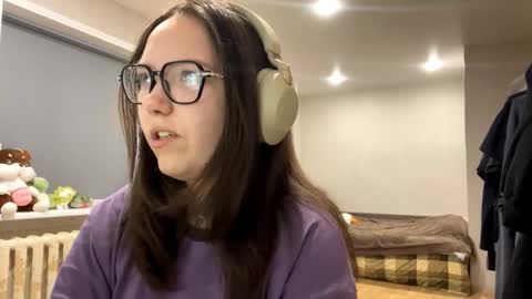 Emilia online show from December 19, 2:38 am