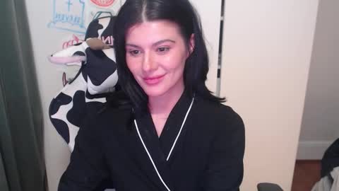 Snapshot of cassiealvarez chatting on October 19, 2:46 am cassiealvarez online show from October 19, 2:46 am