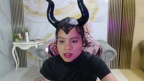 Catalina  online show from October 18, 3:15 pm