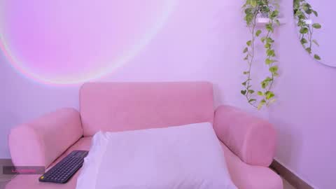      online show from March 5, 12:23 pm