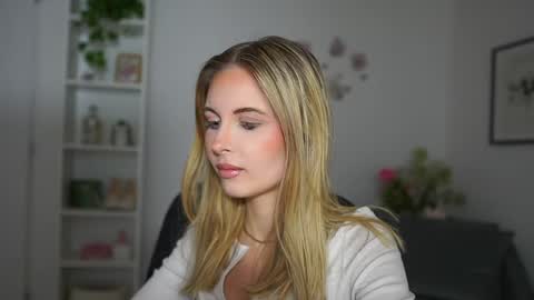 Snapshot of catecrago_ chatting on February 28, 8:53 am catecrago online show from February 28, 8:53 am