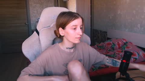 Snapshot of cath_dysphoria_ chatting on December 17, 9:39 am CATH online show from December 17, 9:39 am