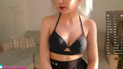 Mia online show from April 25, 12:41 pm