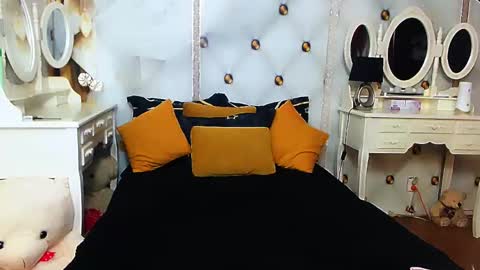 lauren online show from October 4, 6:30 am