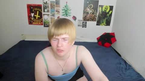 cattie_w_ online show from April 26, 1:36 am