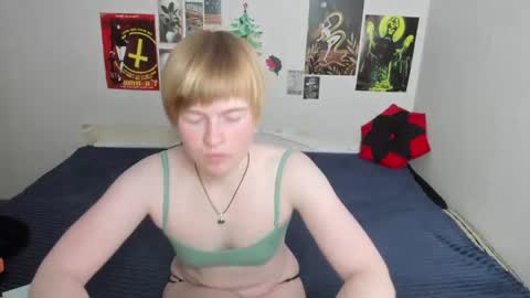 cattie_w_ online show from April 25, 2:14 am