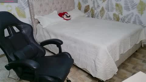 cattleyaangel online show from April 24, 3:48 pm