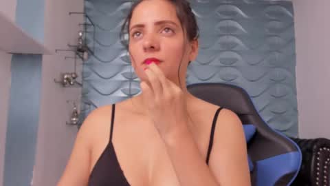 Snapshot of caty_sex4u chatting on February 13, 8:59 am caty online show from February 13, 8:59 am